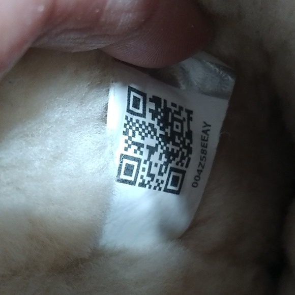 Authentic UGG Silver Sequined Boots Gently Worn Sz.6 Can Fit Bigger - Picture 6 of 8